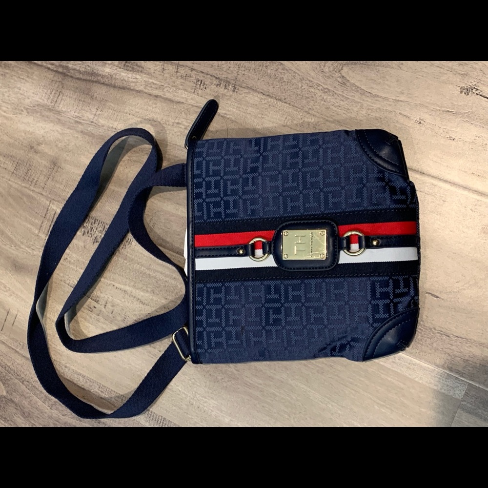 Woman’s Tommy Hilfiger Cross Body purse
